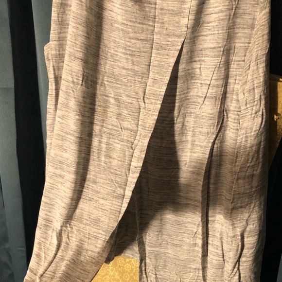 Old navy sleeveless top (inventory tub #1) - Picture 6 of 6